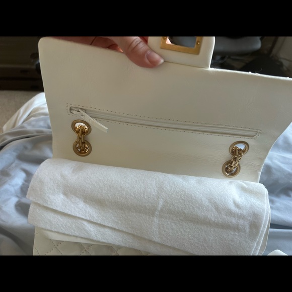 Chanel 2.55 classic small 225 white calfskin in gold hardware - Picture 5 of 11